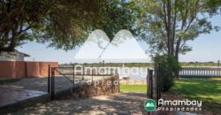 0406 CASA A ORILLAS DEL RÍO PARAGUAY, BARRIO ITÁ ENRAMADA
