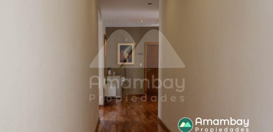 0410 RESIDENCIA EN BARRIO MARISCAL ESTIGARRIBIA, ZONA CASA RICA