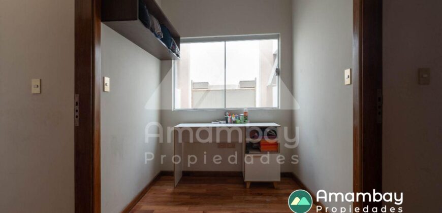 0410 RESIDENCIA EN BARRIO MARISCAL ESTIGARRIBIA, ZONA CASA RICA