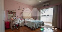 0410 RESIDENCIA EN BARRIO MARISCAL ESTIGARRIBIA, ZONA CASA RICA