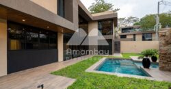0425 RESIDENCIA EN LAMBARÉ, BARRIO PARQUES DEL YACHT