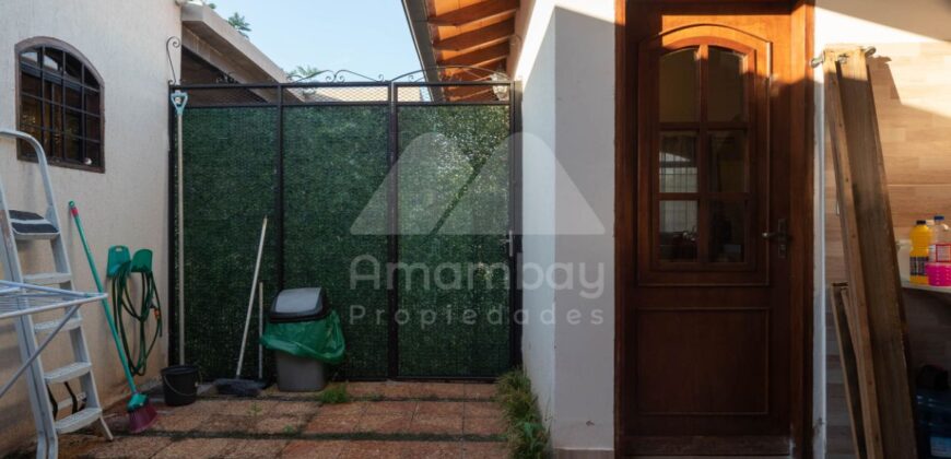 0424 CASA EN YPACARAÍ, RUTA AREGUÁ – YPACARAÍ