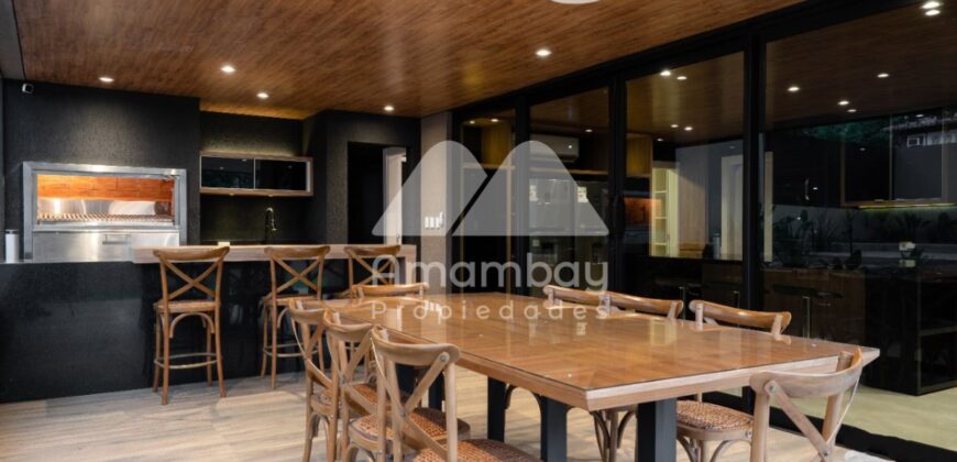 0425 RESIDENCIA EN LAMBARÉ, BARRIO PARQUES DEL YACHT