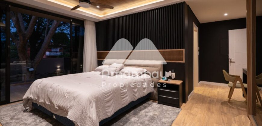 0425 RESIDENCIA EN LAMBARÉ, BARRIO PARQUES DEL YACHT
