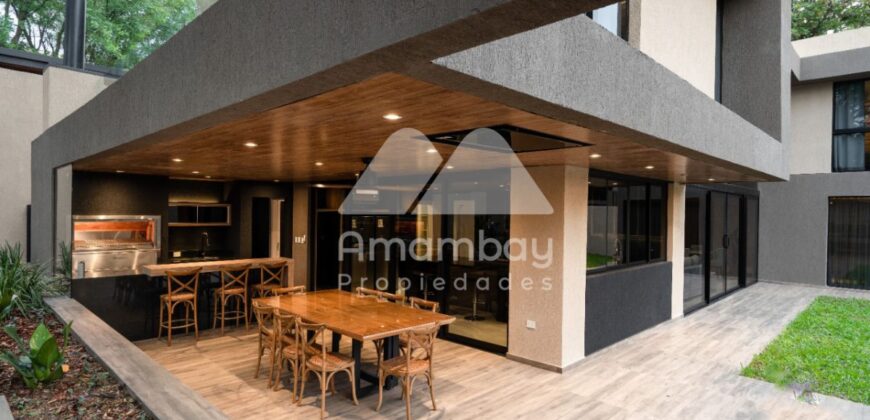 0425 RESIDENCIA EN LAMBARÉ, BARRIO PARQUES DEL YACHT