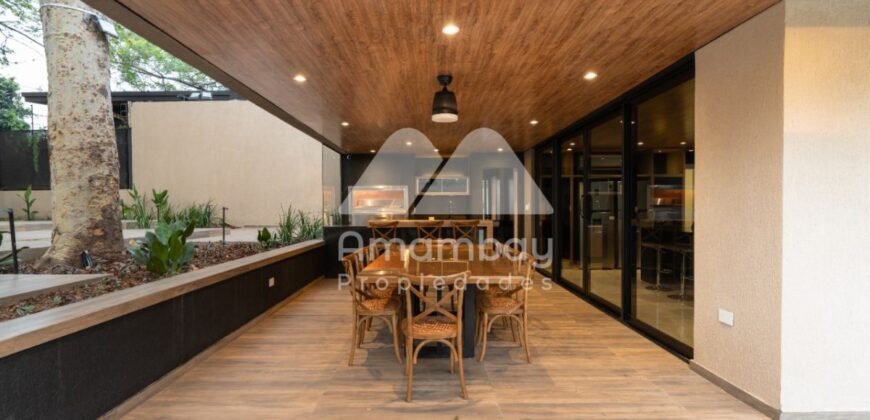 0425 RESIDENCIA EN LAMBARÉ, BARRIO PARQUES DEL YACHT