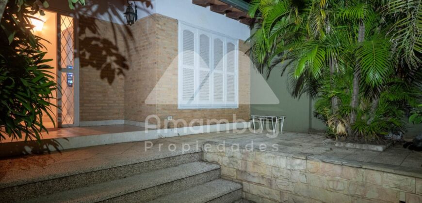 0428 CASA EN BARRIO PINOZA, ZONA AVDA. BRUNO GUGGIARI