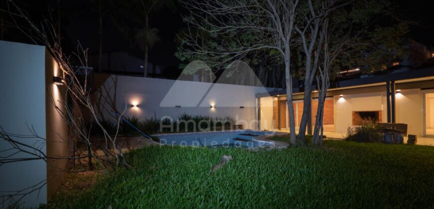 A0299 ALQUILO CASA EN BARRIO BERNARDINO CABALLERO, ZONA EMBAJADA EE.UU