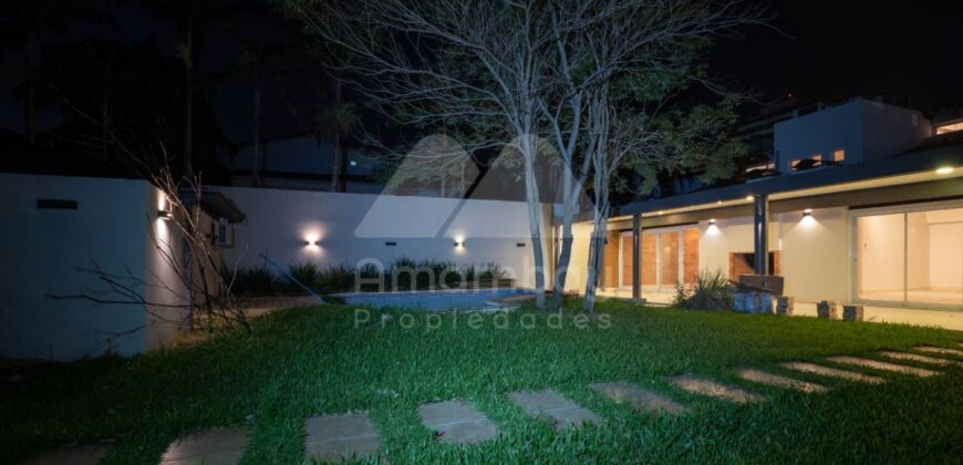 A0299 ALQUILO CASA EN BARRIO BERNARDINO CABALLERO, ZONA EMBAJADA EE.UU