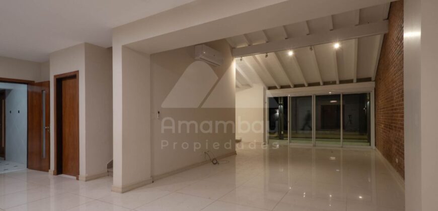 A0299 ALQUILO CASA EN BARRIO BERNARDINO CABALLERO, ZONA EMBAJADA EE.UU