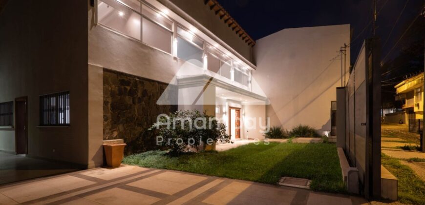 A0299 ALQUILO CASA EN BARRIO BERNARDINO CABALLERO, ZONA EMBAJADA EE.UU