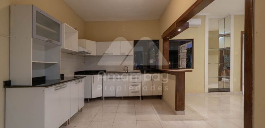 A0303 ALQUILO CASA EN Bo. LOS LAURELES, ZONA AVDA. REPÚBLICA ARGENTINA