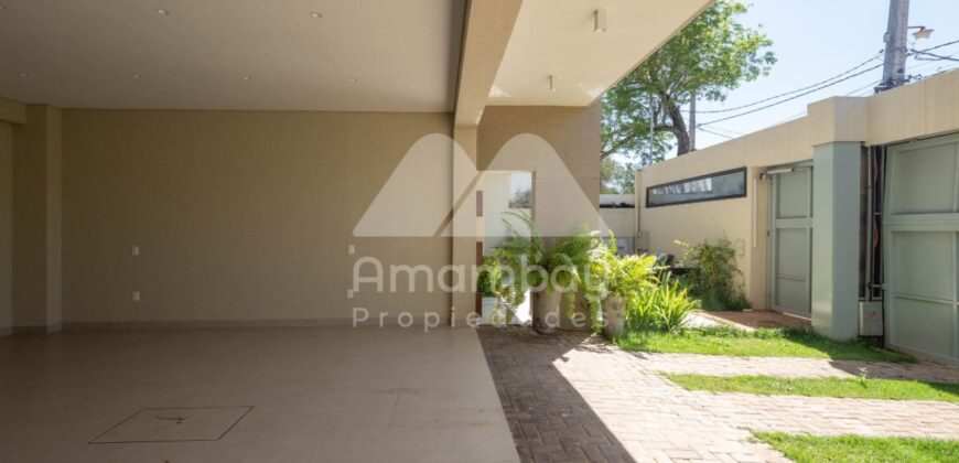A0302 ALQUILO CASA EN LAMBARÉ, ZONA YACHT Y GOLF CLUB PYO.