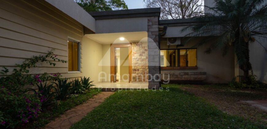 A0303 ALQUILO CASA EN Bo. LOS LAURELES, ZONA AVDA. REPÚBLICA ARGENTINA