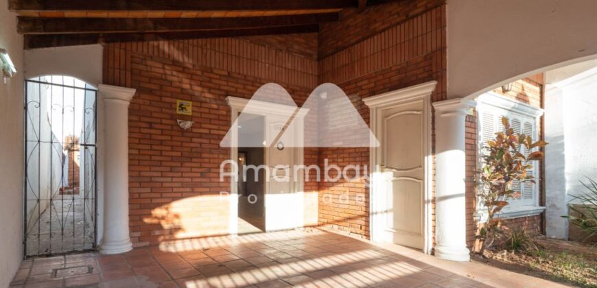 0441 CASA EN BARRIO SAJONIA, ZONA AVDA. CARLOS ANTONIO LÓPEZ
