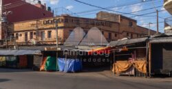 0444 EDIFICIO EN EL MERCADO 4, SOBRE AVDA. RODRÍGUEZ DE FRANCIA