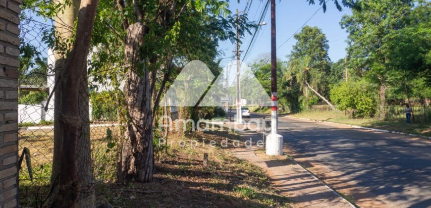 0457 TERRENO EN LAMBARÉ, BARRIO PARQUES DEL YACHT