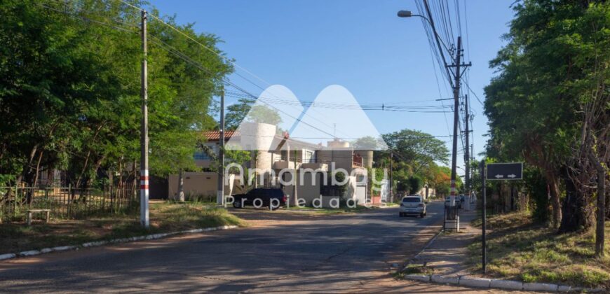 0457 TERRENO EN LAMBARÉ, BARRIO PARQUES DEL YACHT