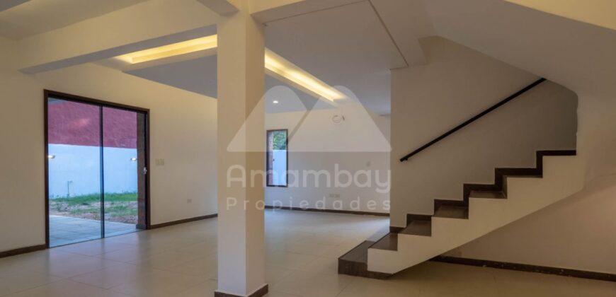 0467 VIVIENDA PAREADA EN LAMBARÉ, ZONA AVDA. DEL YACHT