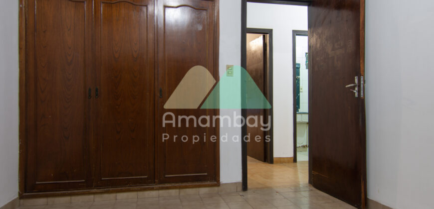 0143 CASA EN BARRIO SAJONIA, ZONA AVDA. CARLOS A. LÓPEZ