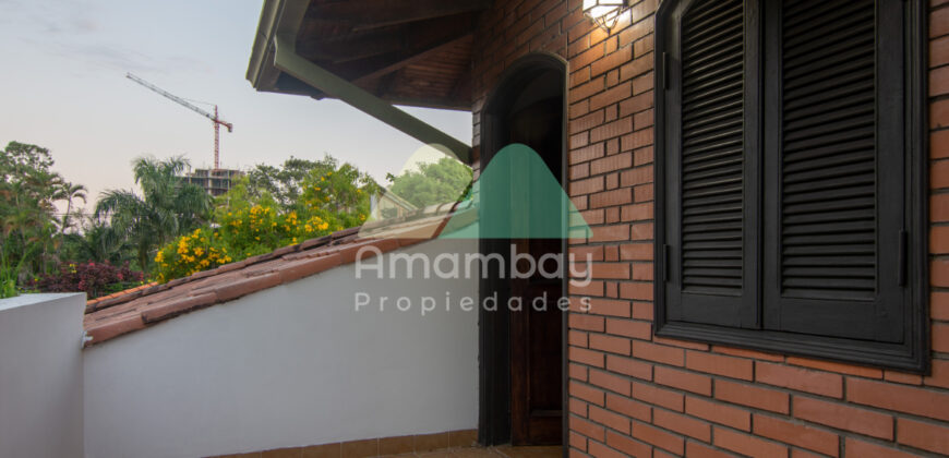 0143 CASA EN BARRIO SAJONIA, ZONA AVDA. CARLOS A. LÓPEZ