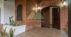 0143 CASA EN BARRIO SAJONIA, ZONA AVDA. CARLOS A. LÓPEZ