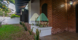 0143 CASA EN BARRIO SAJONIA, ZONA AVDA. CARLOS A. LÓPEZ