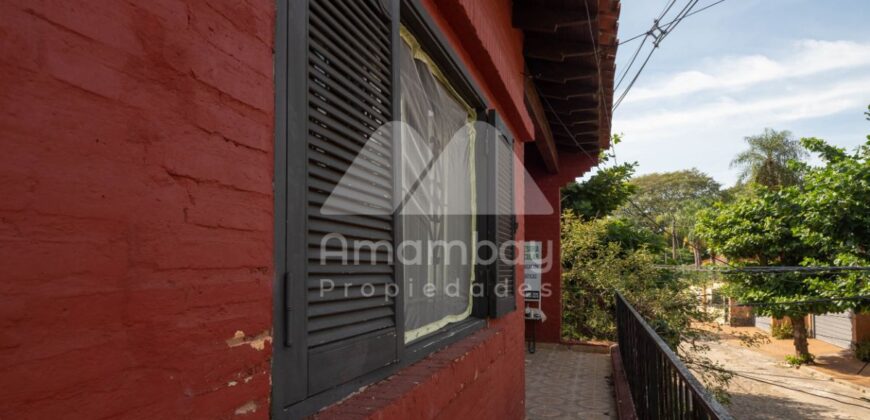 0475 CASA CON SALÓN COMERCIAL EN LAMBARÉ, BARRIO SANTA ROSA