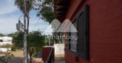 0475 CASA CON SALÓN COMERCIAL EN LAMBARÉ, BARRIO SANTA ROSA