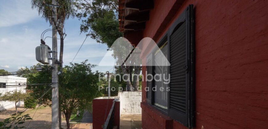 0475 CASA CON SALÓN COMERCIAL EN LAMBARÉ, BARRIO SANTA ROSA