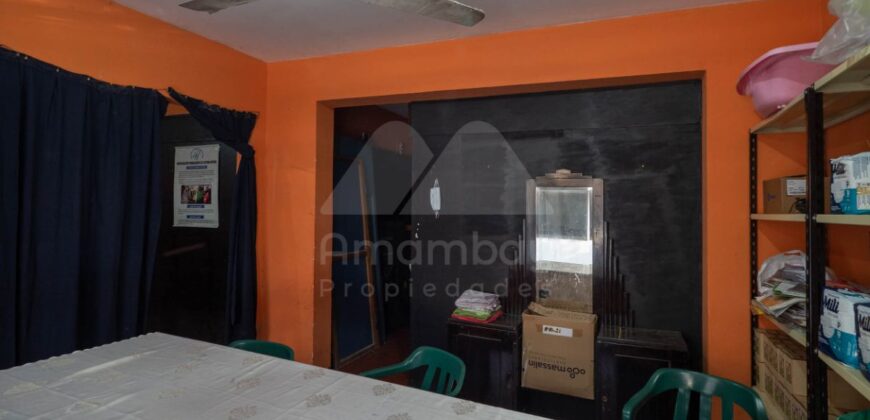 0475 CASA CON SALÓN COMERCIAL EN LAMBARÉ, BARRIO SANTA ROSA