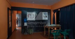 0475 CASA CON SALÓN COMERCIAL EN LAMBARÉ, BARRIO SANTA ROSA