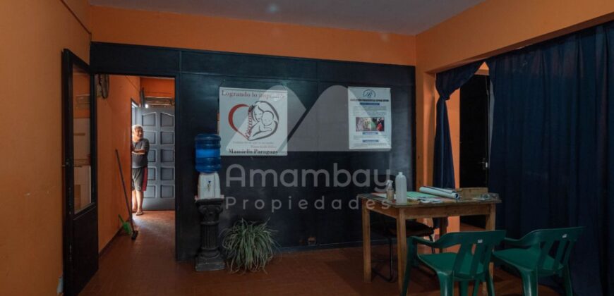 0475 CASA CON SALÓN COMERCIAL EN LAMBARÉ, BARRIO SANTA ROSA