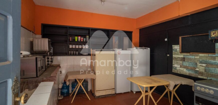 0475 CASA CON SALÓN COMERCIAL EN LAMBARÉ, BARRIO SANTA ROSA