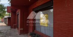0475 CASA CON SALÓN COMERCIAL EN LAMBARÉ, BARRIO SANTA ROSA
