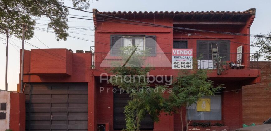 0475 CASA CON SALÓN COMERCIAL EN LAMBARÉ, BARRIO SANTA ROSA