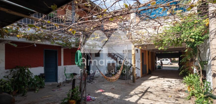 0475 CASA CON SALÓN COMERCIAL EN LAMBARÉ, BARRIO SANTA ROSA