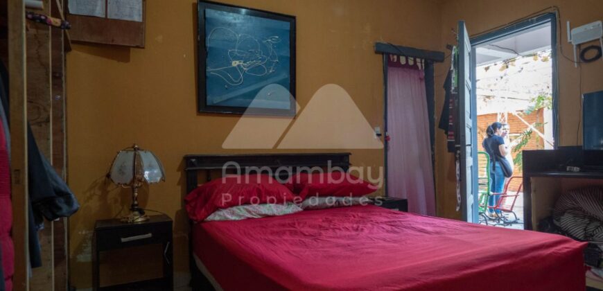 0475 CASA CON SALÓN COMERCIAL EN LAMBARÉ, BARRIO SANTA ROSA