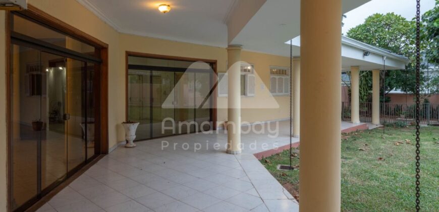 0477 RESIDENCIA EN BARRIO SAN VICENTE, ZONA AVDA. FÉLIX BOGADO