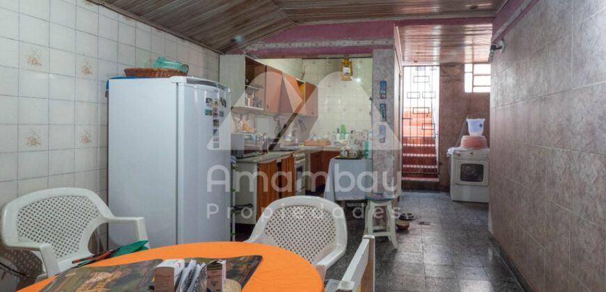 0484 CASA EN BARRIO SAJONIA, ZONA PALACIO DE JUSTICIA
