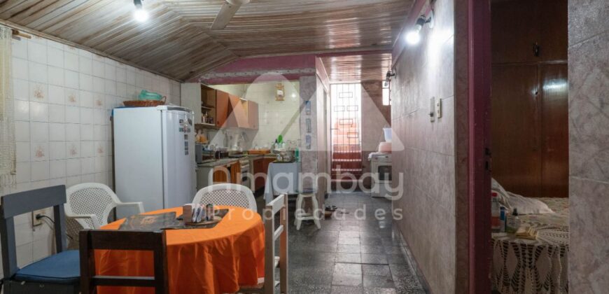 0484 CASA EN BARRIO SAJONIA, ZONA PALACIO DE JUSTICIA