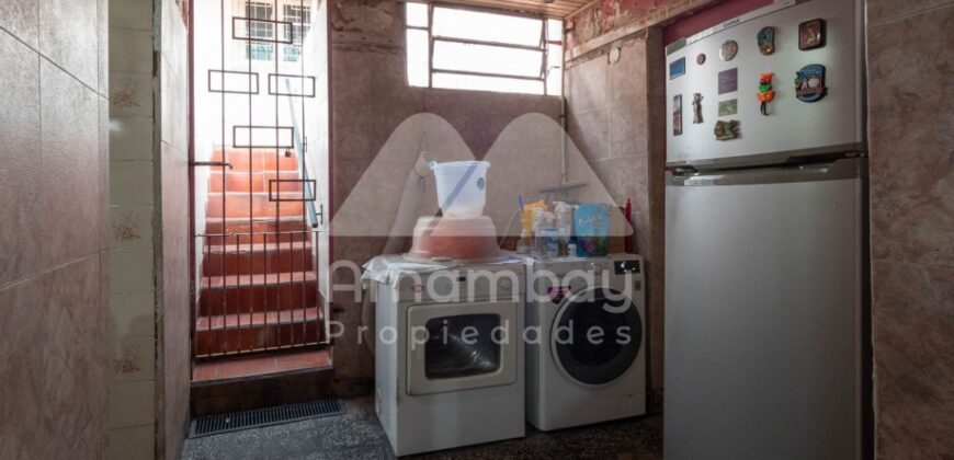 0484 CASA EN BARRIO SAJONIA, ZONA PALACIO DE JUSTICIA