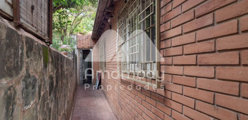 0484 CASA EN BARRIO SAJONIA, ZONA PALACIO DE JUSTICIA