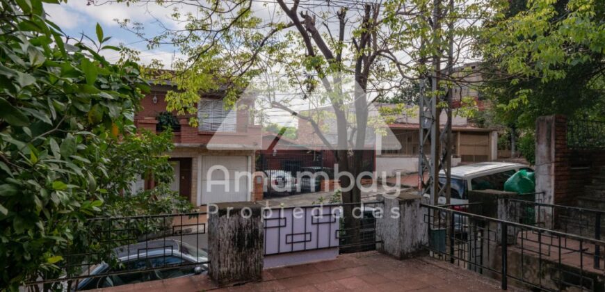 0484 CASA EN BARRIO SAJONIA, ZONA PALACIO DE JUSTICIA