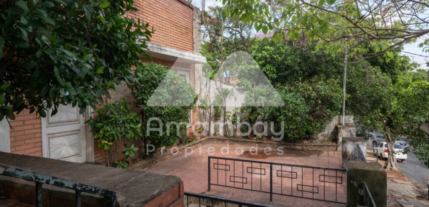 0484 CASA EN BARRIO SAJONIA, ZONA PALACIO DE JUSTICIA