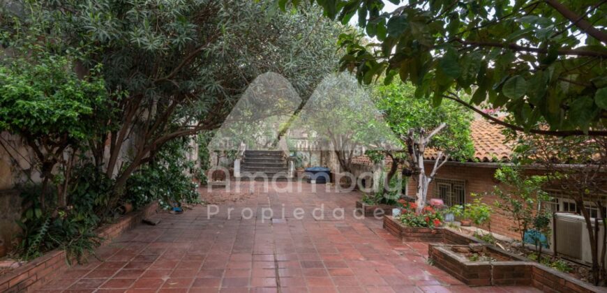 0484 CASA EN BARRIO SAJONIA, ZONA PALACIO DE JUSTICIA