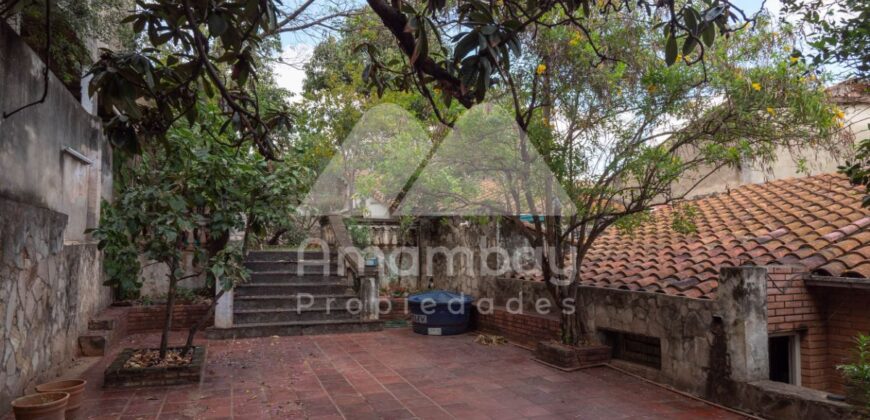 0484 CASA EN BARRIO SAJONIA, ZONA PALACIO DE JUSTICIA