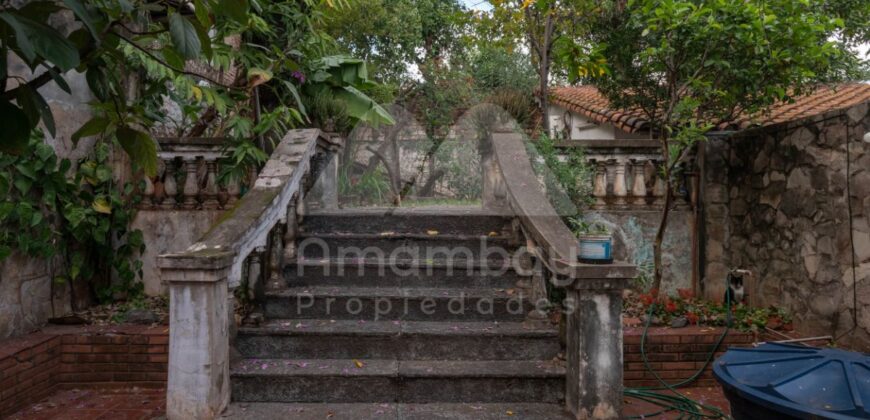 0484 CASA EN BARRIO SAJONIA, ZONA PALACIO DE JUSTICIA