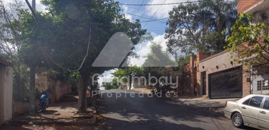 0484 CASA EN BARRIO SAJONIA, ZONA PALACIO DE JUSTICIA
