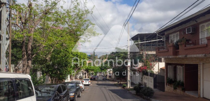 0484 CASA EN BARRIO SAJONIA, ZONA PALACIO DE JUSTICIA